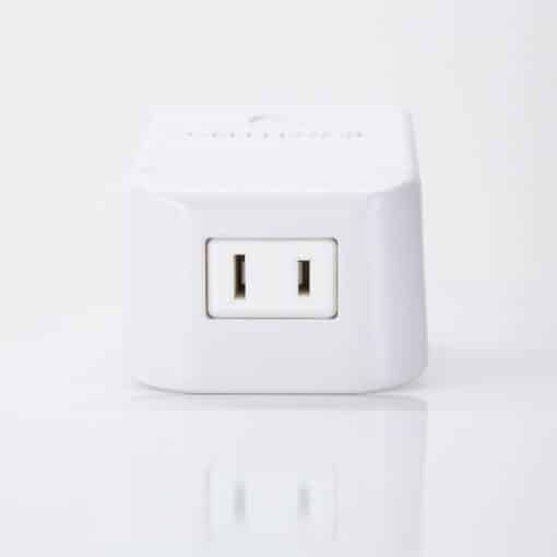 Photo of built-in outlet on bottom of Greenwave 2-prong Spectrum 2500i dirty electricity filter
